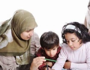 تعبير عن دور الام