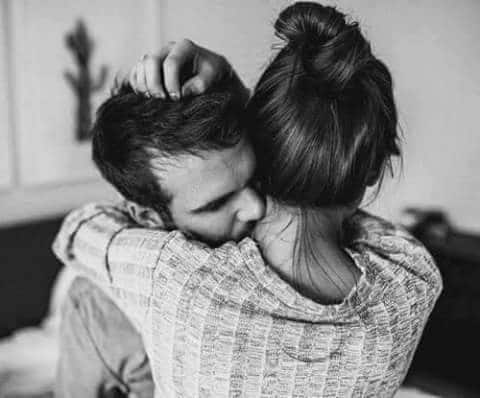 رمزيات حبيبين حاضنين بعض1
