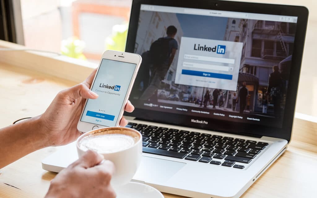 أفضل تطبيق للبحث عن وظائف في الامارات