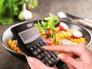 كم يحتاج الجسم من السعرات الحرارية في اليوم لإنقاص الوزن
