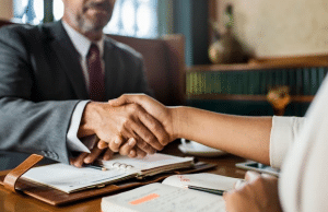 مهارات مسؤول علاقات حكومية