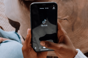 حل مشكلة عدم ظهور البث المباشر في تيك توك