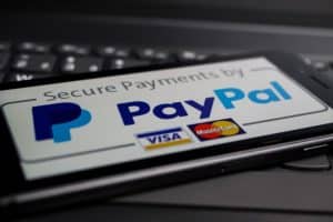البنوك التي تتعامل مع باي بال في الامارات
