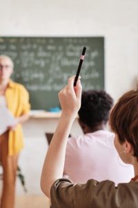 نموذج تعريف عن النفس في المدرسة بالانجليزية
