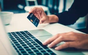فتح حساب بنكي بدون حد أدنى في الإمارات