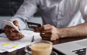شروط فتح حساب بنكي في الإمارات للسعوديين