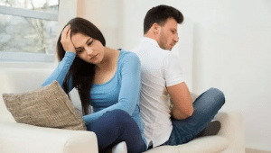 كيف تعرف ان زوجتك تفكر بغيرك
