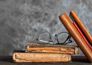 أبرز القضايا النقدية في الأدب في العصر العباسي الأول