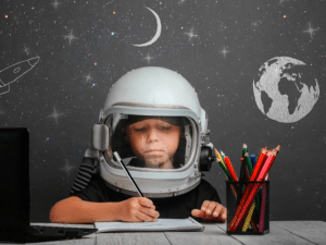 تعبير عن كيف ترى نفسك في المستقبل : عربي – إنجليزي