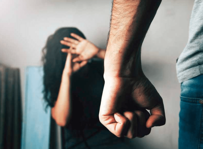 حوار بين شخصين عن العنف