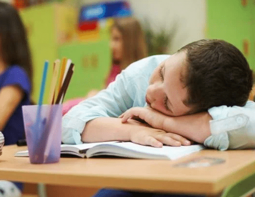 إذاعة مدرسية متكاملة عن الكسل
