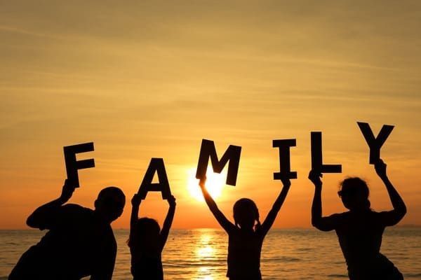 موضوع عن التضحية من أجل العائلة