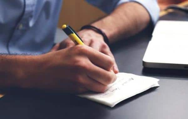 طريقة كتابة تقرير عن موظف