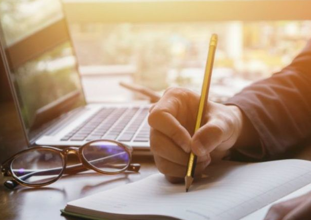 مقدمة بحث جامعي ادبي