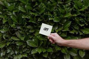 معنى وترجمة off باللغة الانجليزية