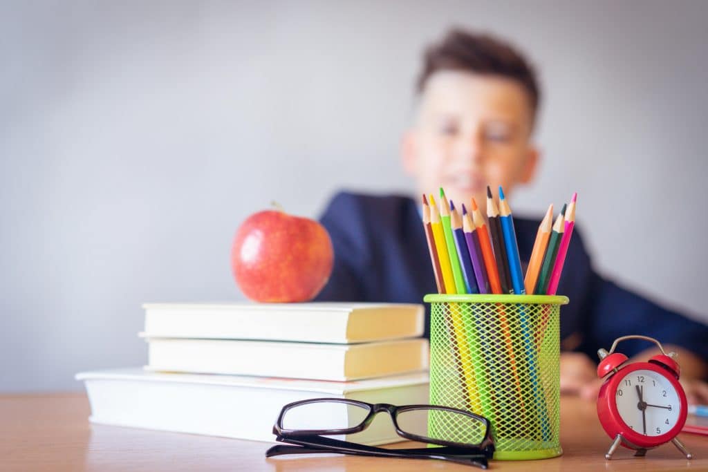 تعريف عن النفس بالانجليزي 6 جمل للاطفال