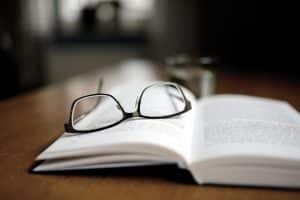تعبير عن العناصر التي تؤثر في الفعل القرائي بالانجليزي