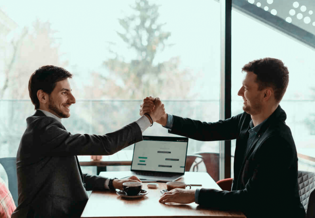مقال بالأنجليزي عن الحوار وأنواعه وخصائصه وأهميته