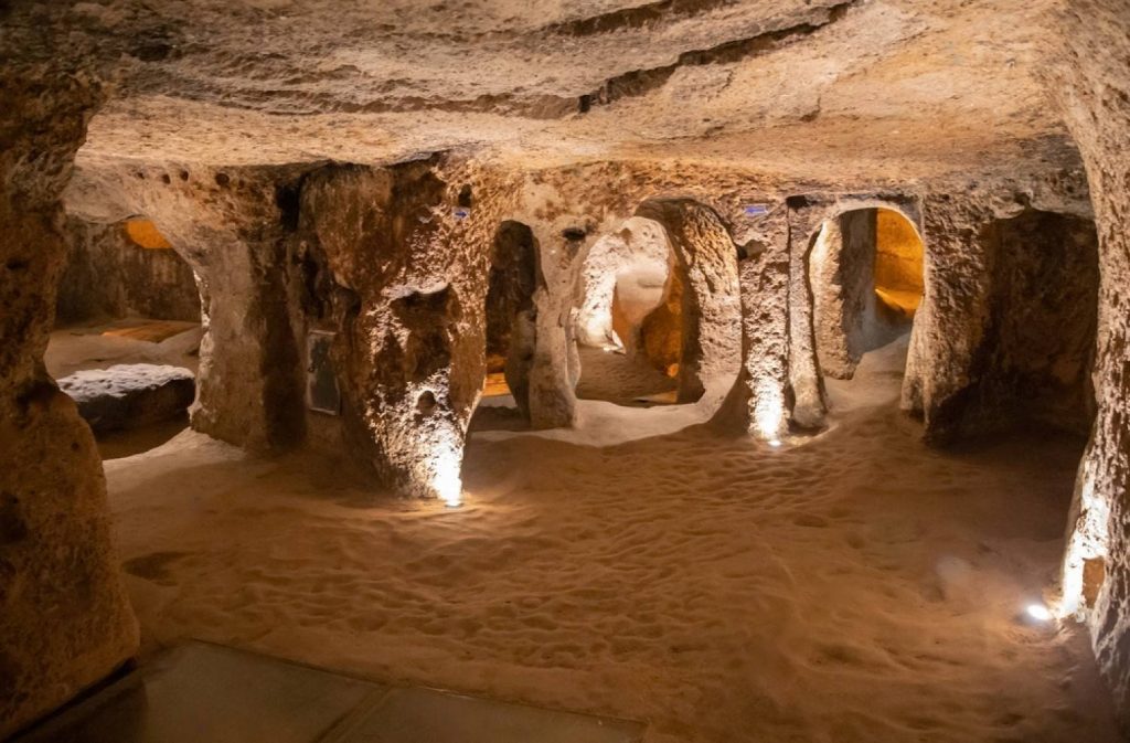 بحث عن مدينة ديرينكويو مدينة غامضة تحت الأرض لكن من بناها ؟ بالعربي والانجليزي