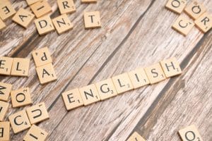 تعابير شائعة مع كلمة side بالانجليزي والعربي
