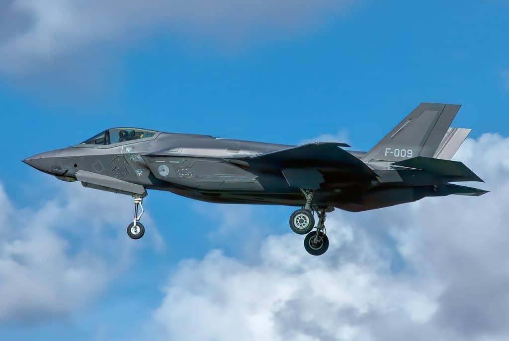 معنى jet بالانجليزي والعربي مع الامثلة