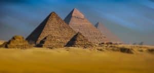 مقال بالانجليزي عن سر بناء الأهرامات الثلاثة وعبقرية البناء والتخطيط مترجم بالعربي