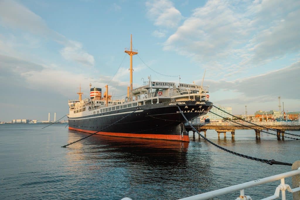 معنى ship بالانجليزي والعربي مع الأمثلة
