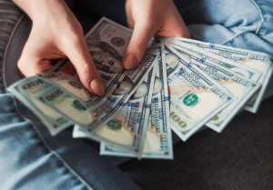 تراكيب انجليزية مع كلمة money وترجمتها