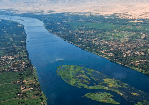 برجراف عن نهر النيل nile river بالانجليزي مع الترجمة العربية
